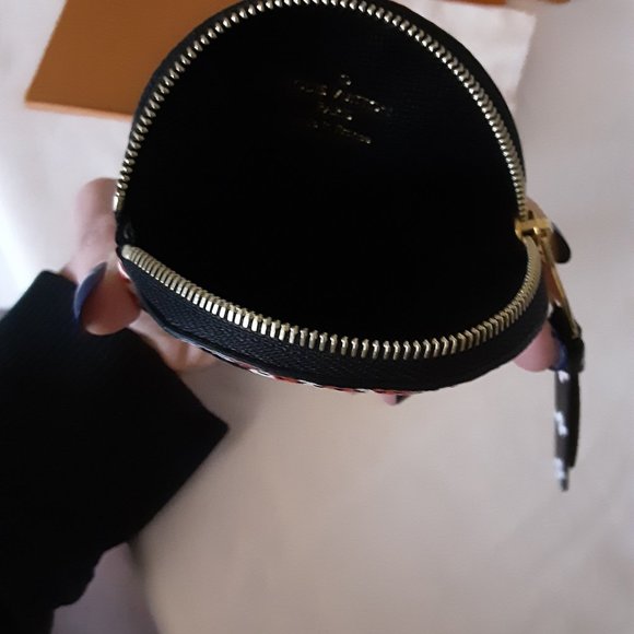 Louis Vuitton Round Coin Purse Crafty LV Limited Edition Rare Brand new Full Set - Picture 7 of 7
